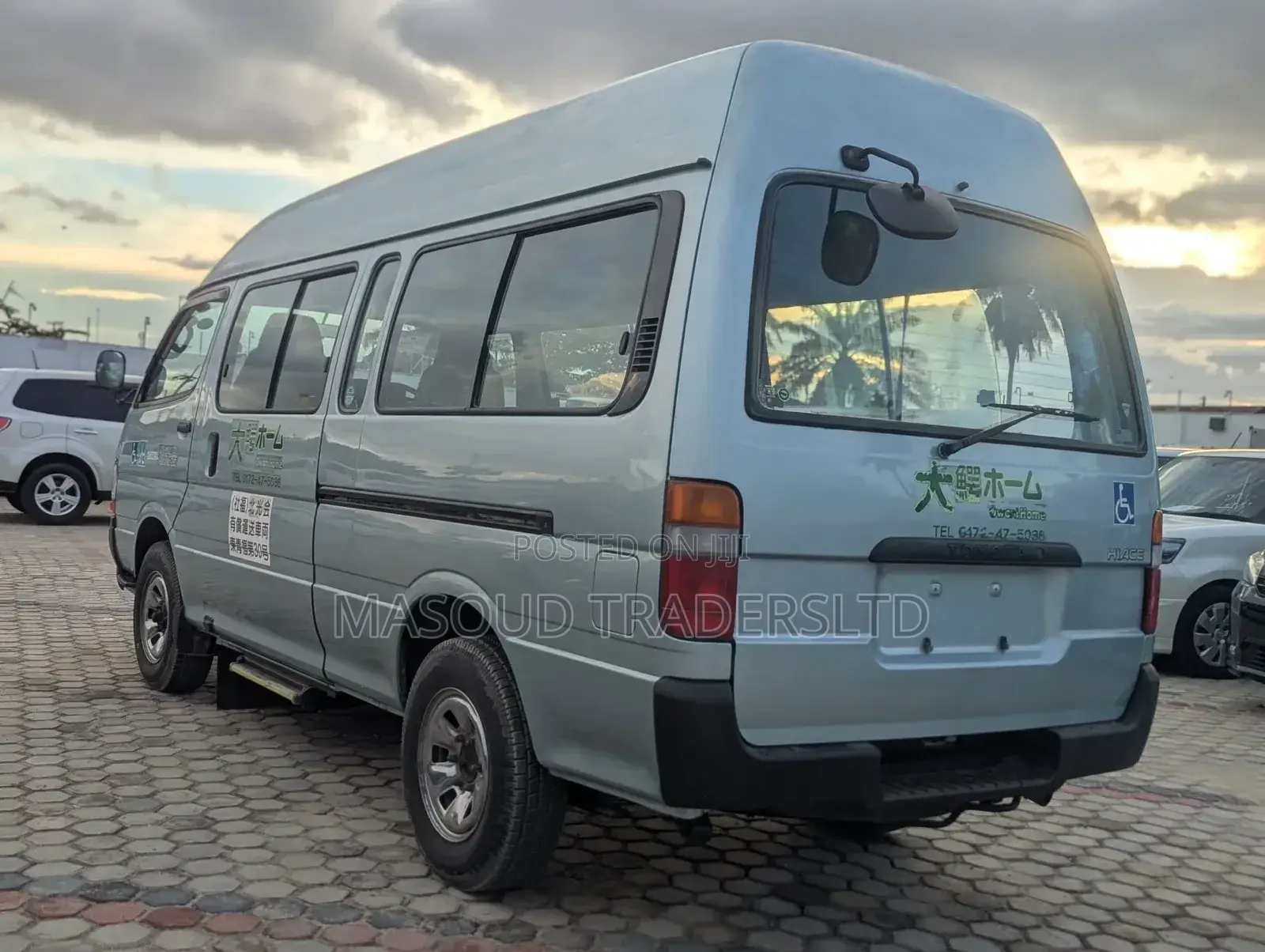 Toyota HiAce 2000 Blue