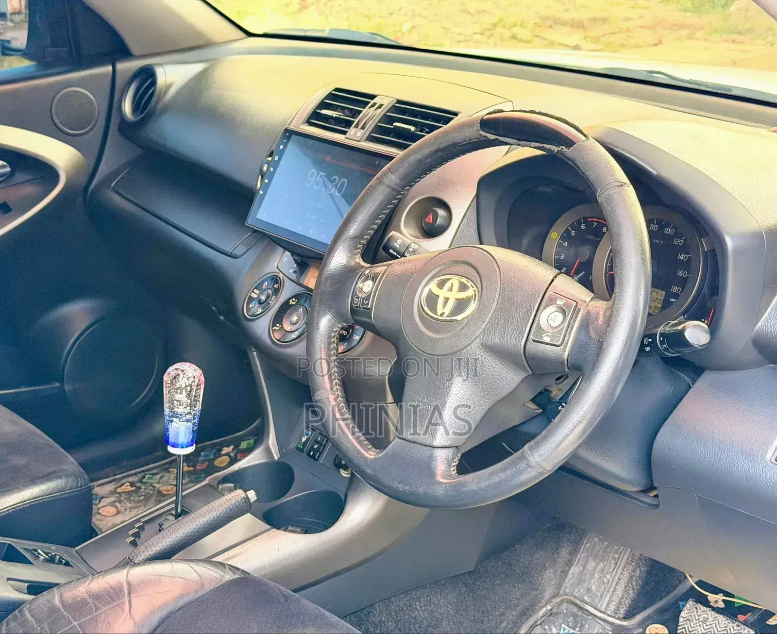 Toyota Vanguard 2008 White