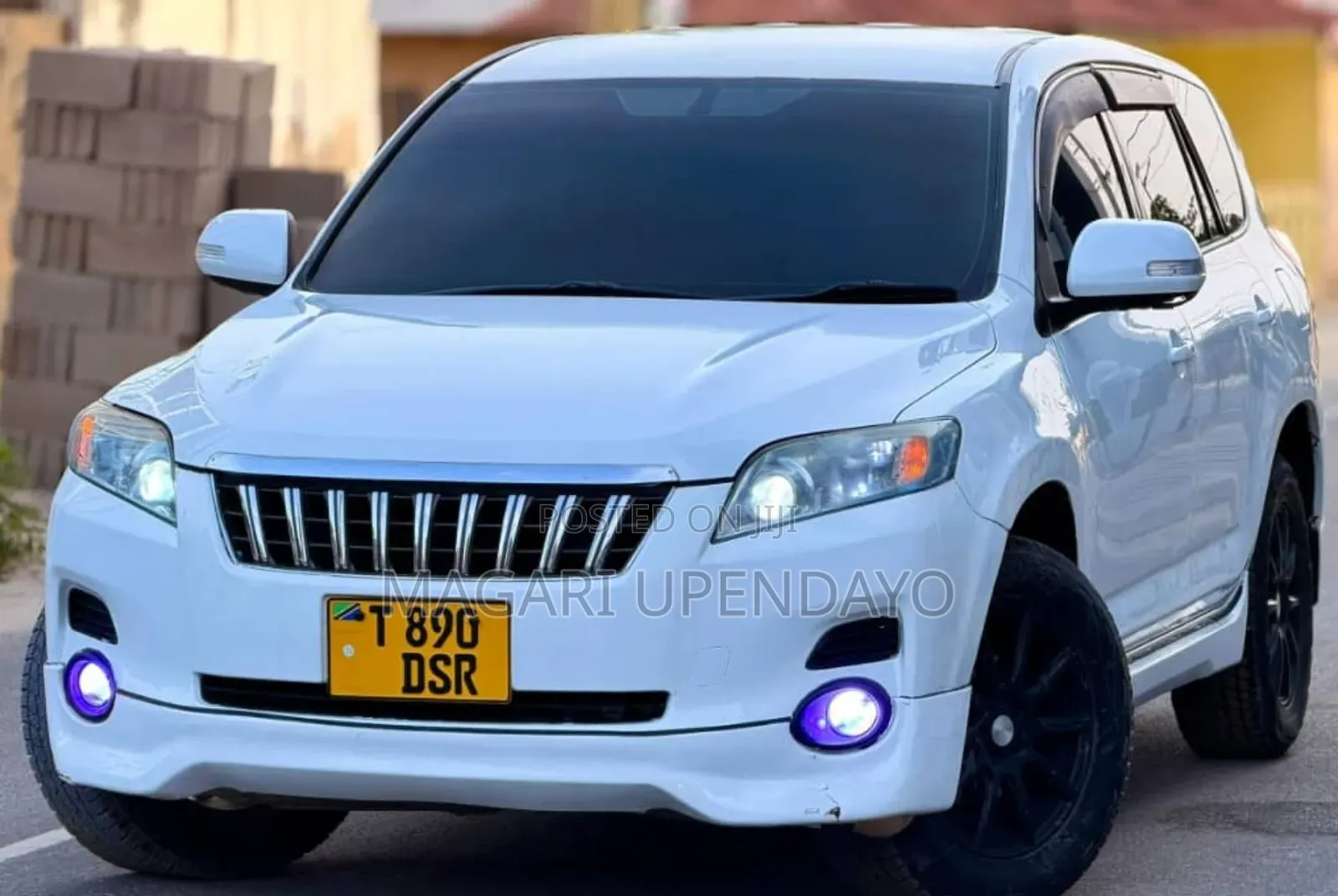 Toyota Vanguard 2010 White