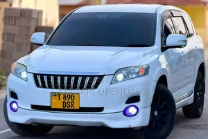 Toyota Vanguard 2010 White