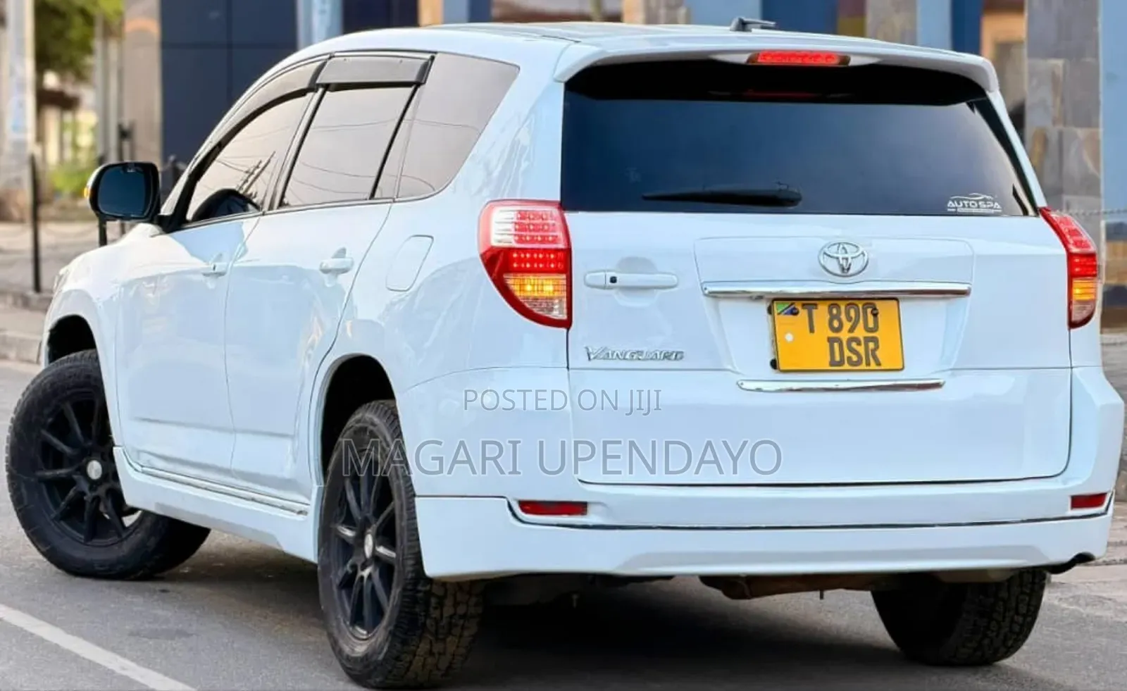 Toyota Vanguard 2010 White