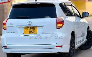 Toyota Vanguard 2010 White