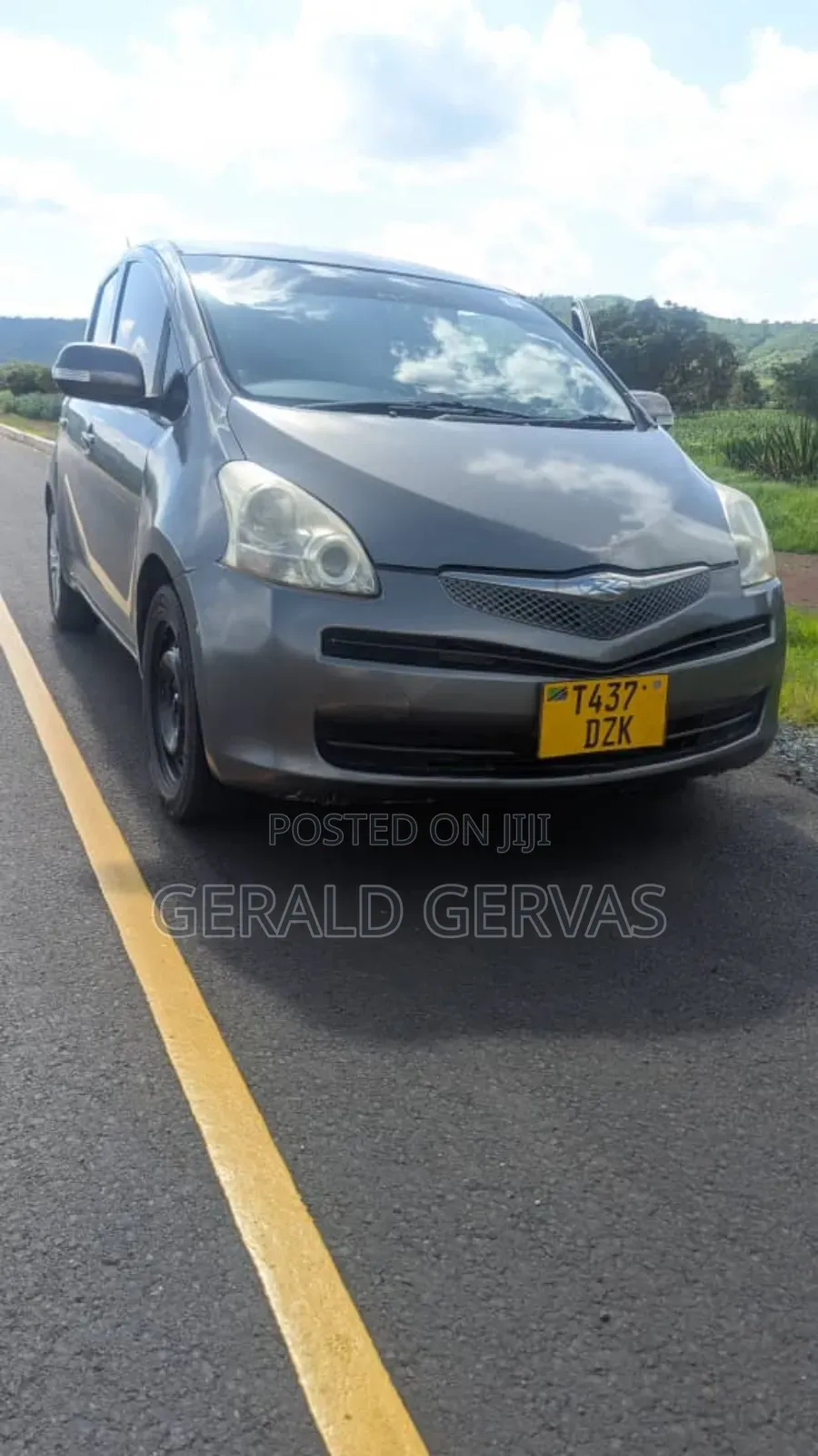 Toyota Ractis 1.3 FWD 2008 Beige