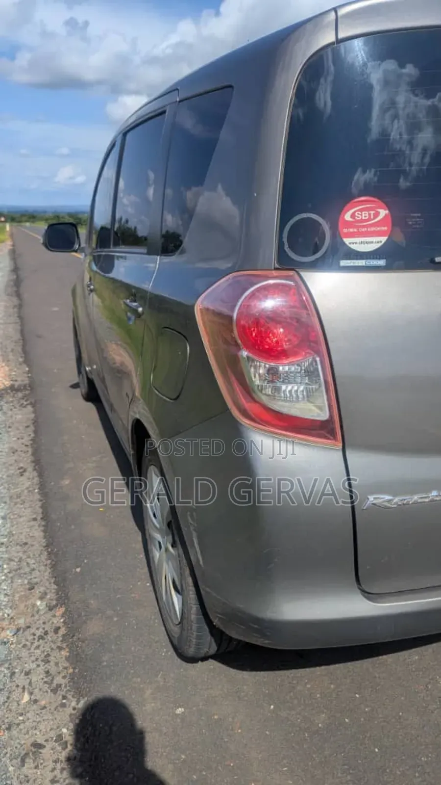 Toyota Ractis 1.3 FWD 2008 Beige