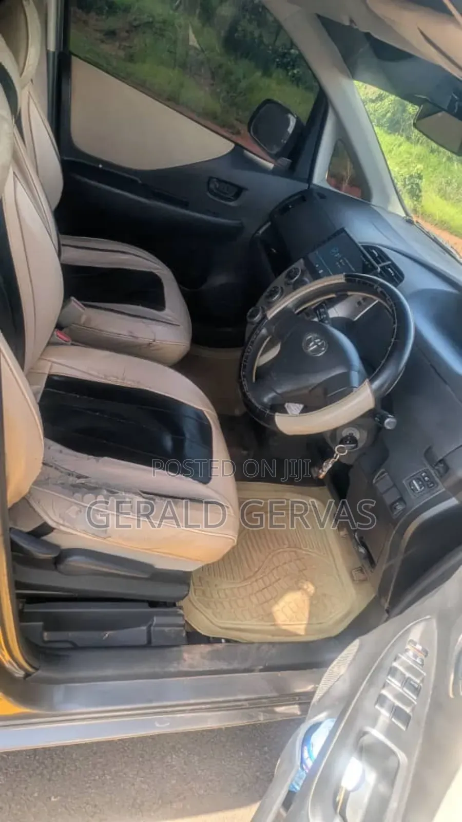 Toyota Ractis 1.3 FWD 2008 Beige