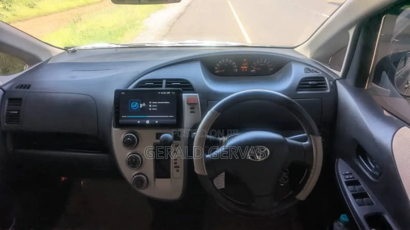 Toyota Ractis 1.3 FWD 2008 Beige