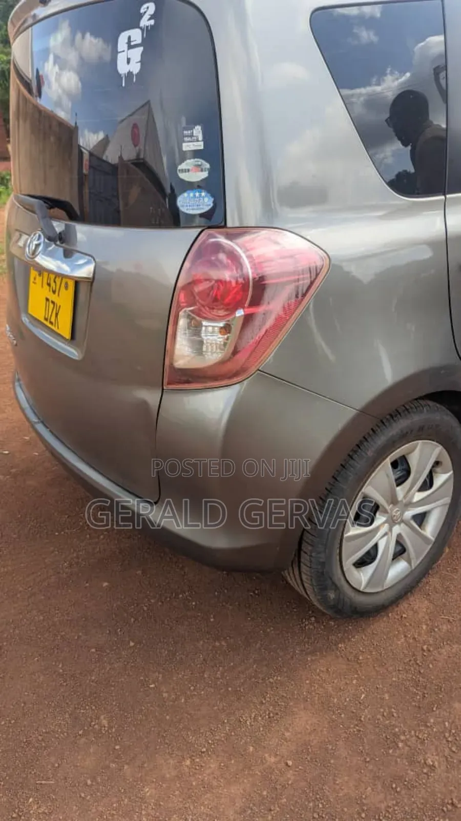Toyota Ractis 1.3 FWD 2008 Beige