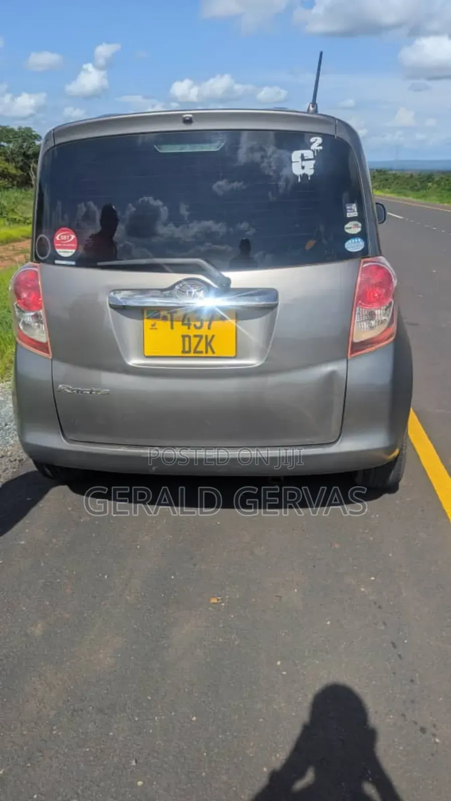 Toyota Ractis 1.3 FWD 2008 Beige