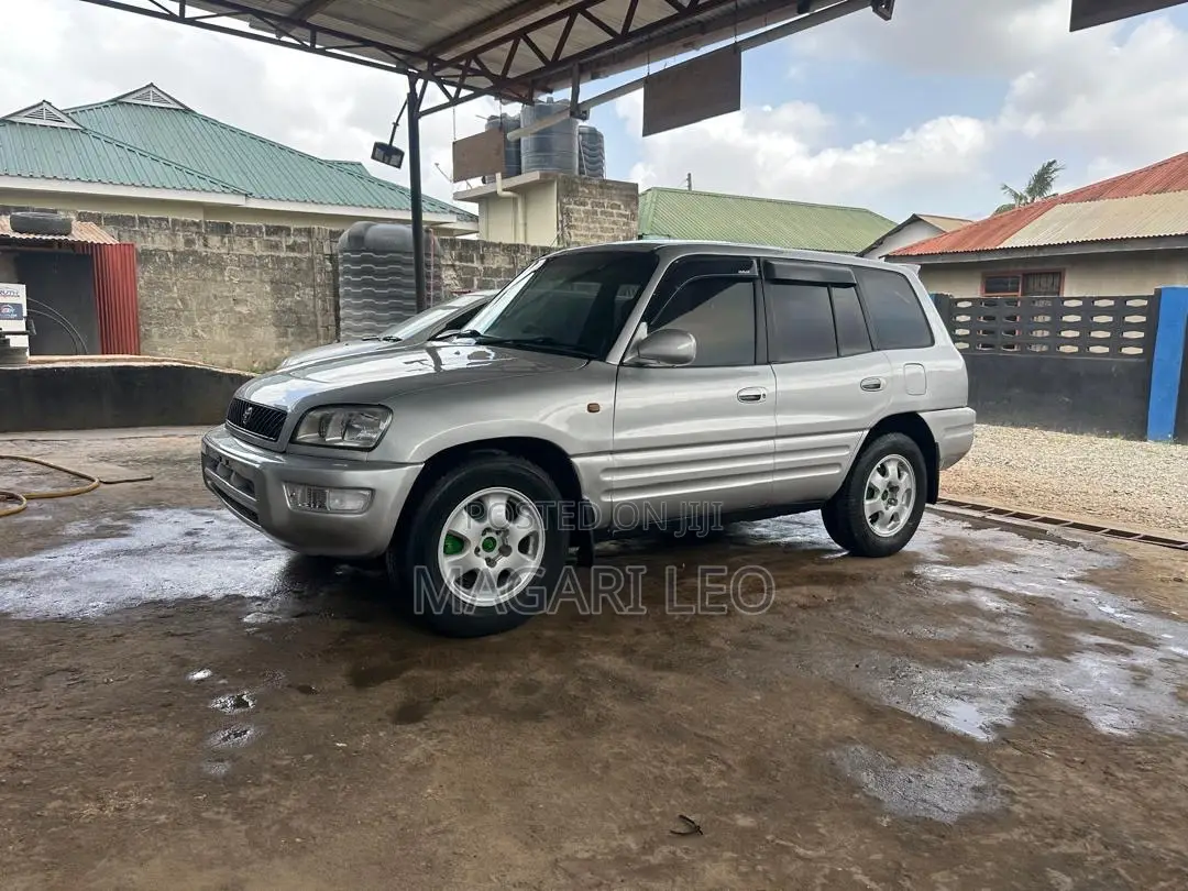 Toyota RAV4 1999 Silver