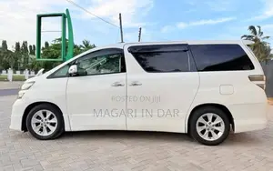 Toyota Vellfire 2010 White