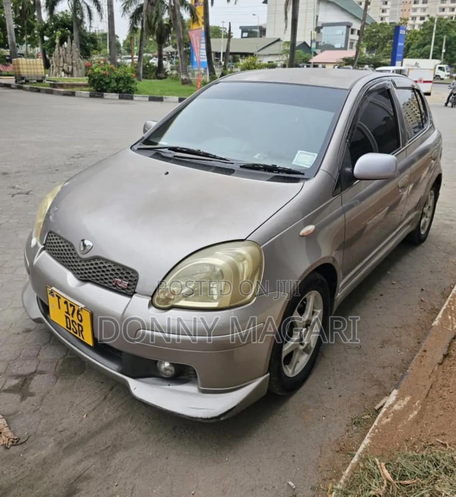 Toyota Vitz 2005 Silver
