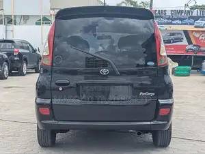 Toyota Fun Cargo 2002 Black