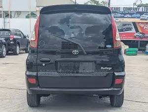 Toyota Fun Cargo 2002 Black