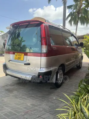Toyota Noah 2003 Red