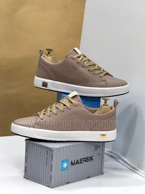 Men's Leather Shoes Smartly Handled