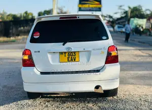 Toyota Kluger 2005 White