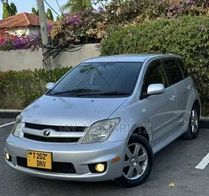Toyota IST 2005 Silver