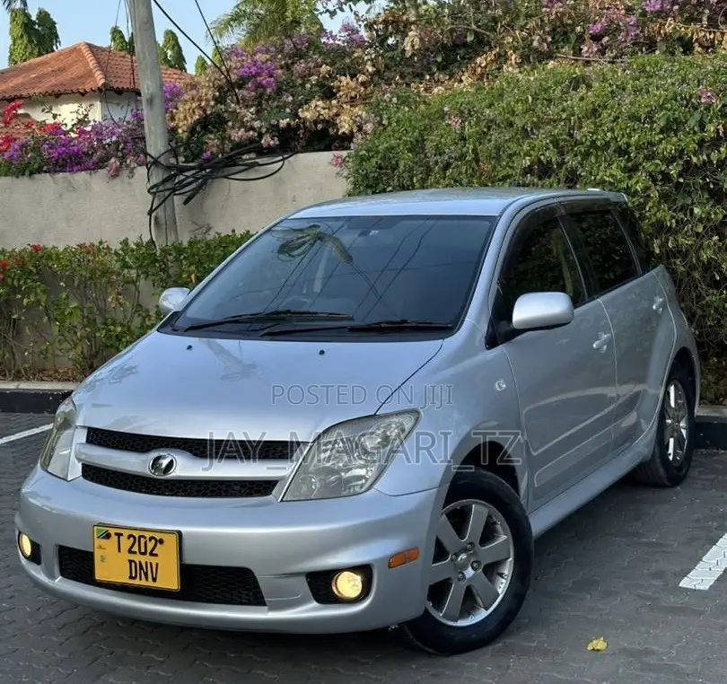 Toyota IST 2005 Silver