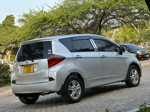 Toyota Ractis 2011 Silver