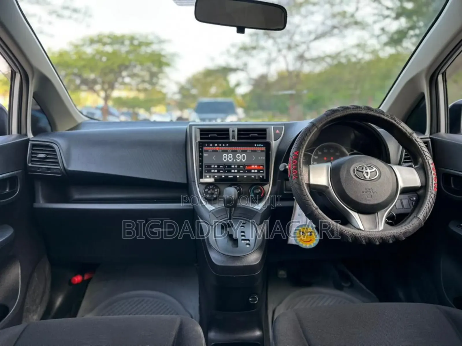 Toyota Ractis 2011 Silver