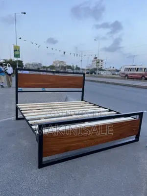 Kitanda Kizuri. Queen Size