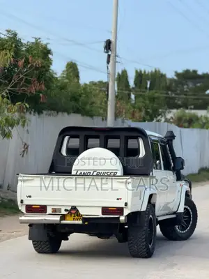 Toyota Land Cruiser 2016 White