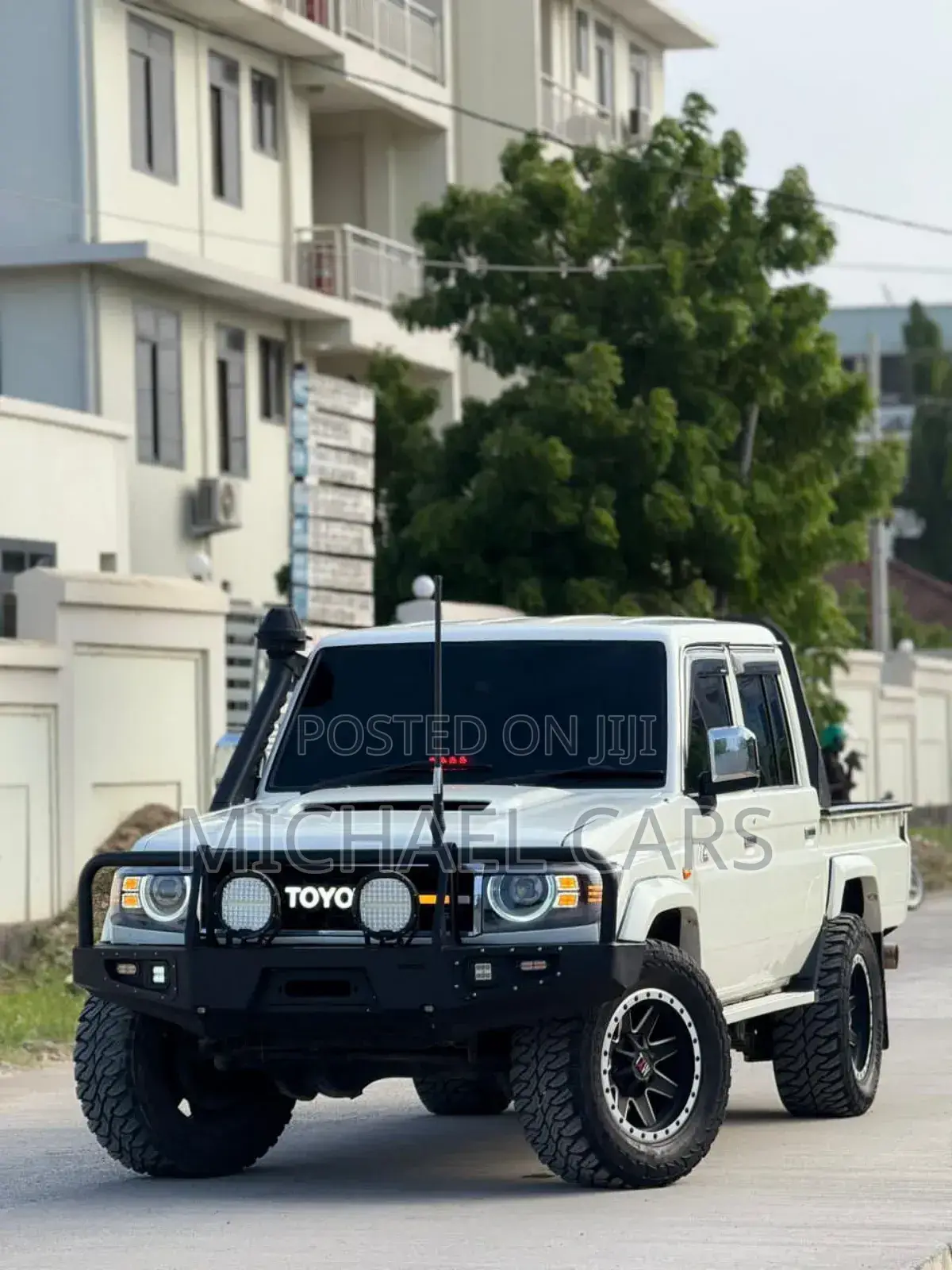 Toyota Land Cruiser 2016 White