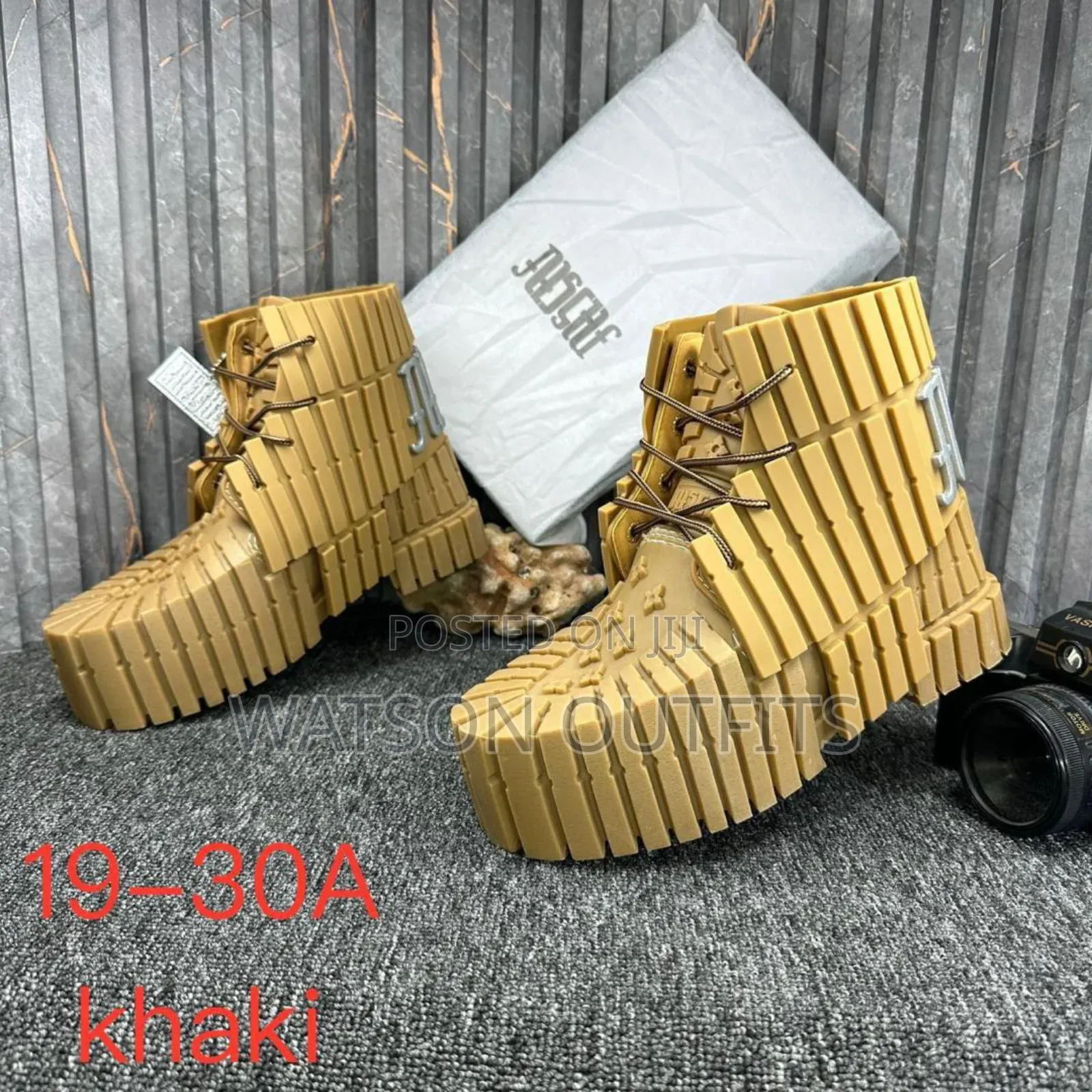 Men's Leather Shoes With Artistic Skill Forms