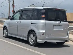 Toyota Sienta 2005 Silver