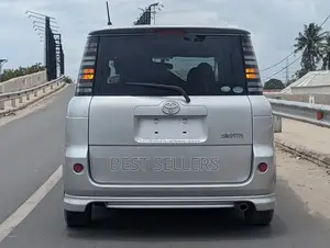 Toyota Sienta 2005 Silver