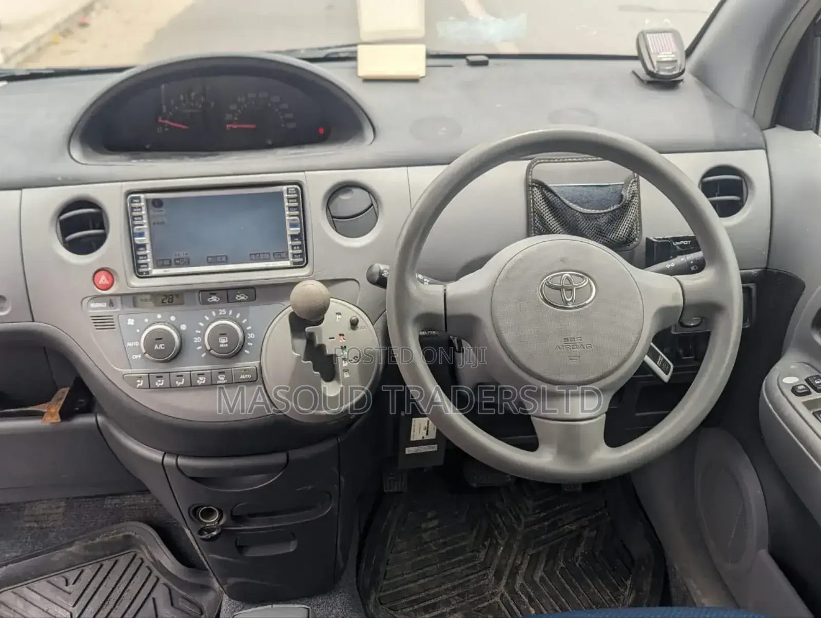 Toyota Sienta 2005 Silver