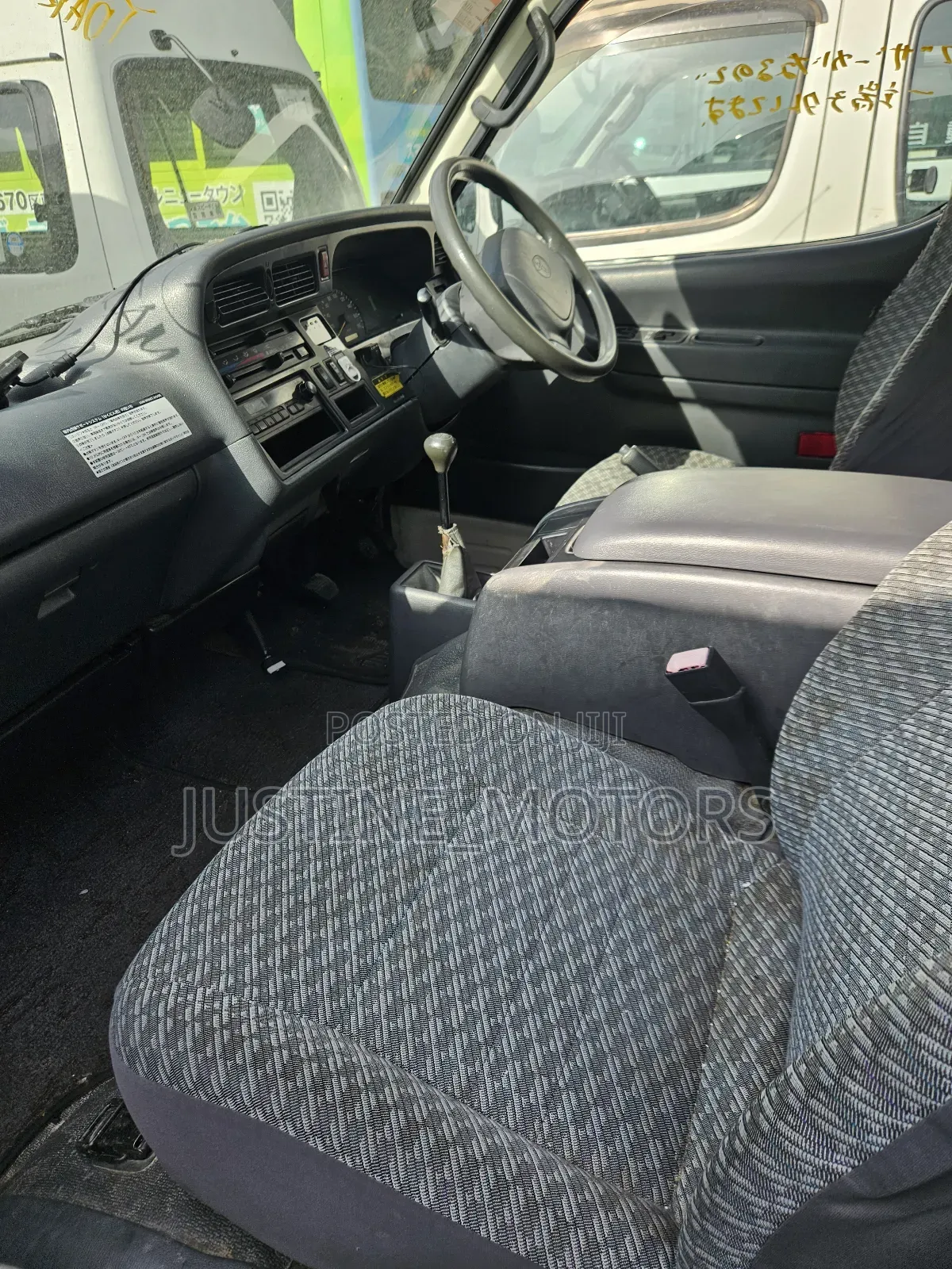 Toyota HiAce 2001 White