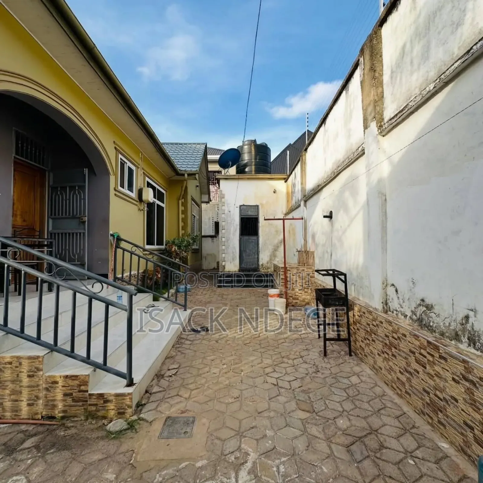 6bdrm House in Airport, Ilala for sale