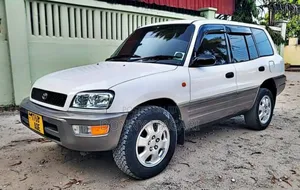 Toyota RAV4 1999 White