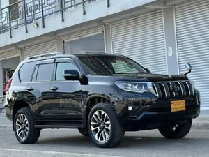 Toyota Land Cruiser Prado 2023 Black
