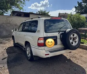Toyota Land Cruiser 1999 White