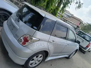 Toyota IST 2004 Silver