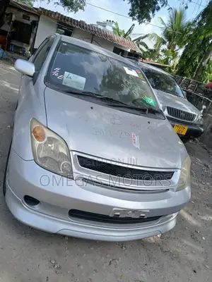 Toyota IST 2004 Silver