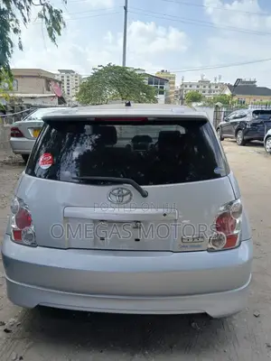 Toyota IST 2004 Silver