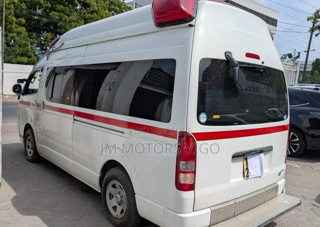 Toyota HiAce 2006 White