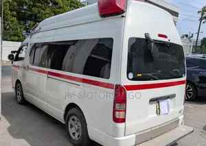 Toyota HiAce 2006 White