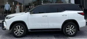 Toyota Fortuner 2022 White