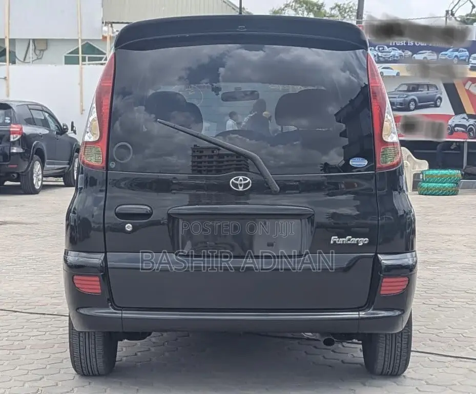 Toyota Fun Cargo 2002 Black