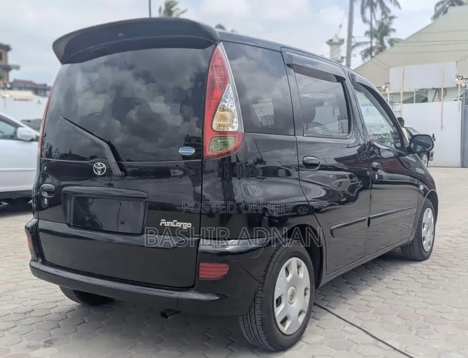 Toyota Fun Cargo 2002 Black