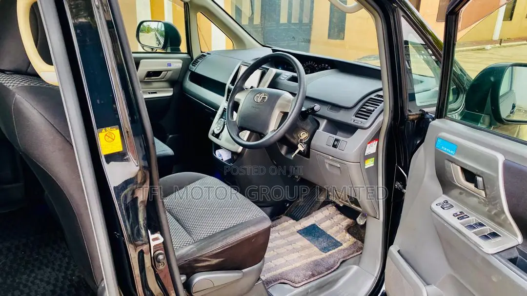 Toyota Noah 2009 Black