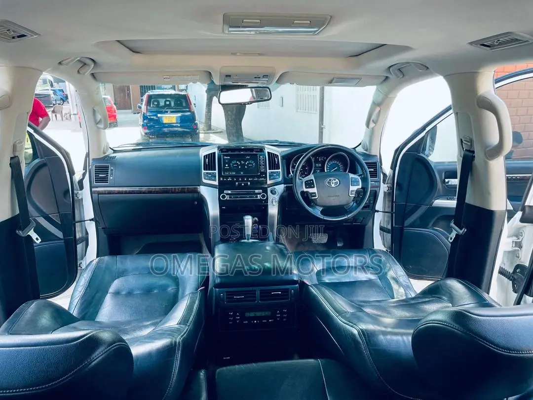 Toyota Land Cruiser 4.5 V8 GL 2013 White