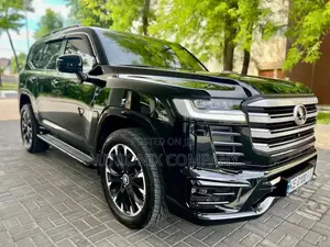 Toyota Land Cruiser LC300 2024 Black