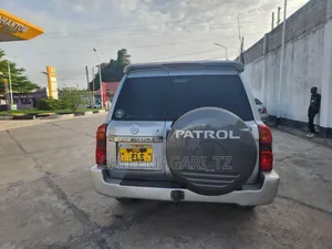 Nissan Patrol 2010 Silver