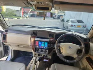 Nissan Patrol 2010 Silver