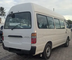 Toyota HiAce 2000 White